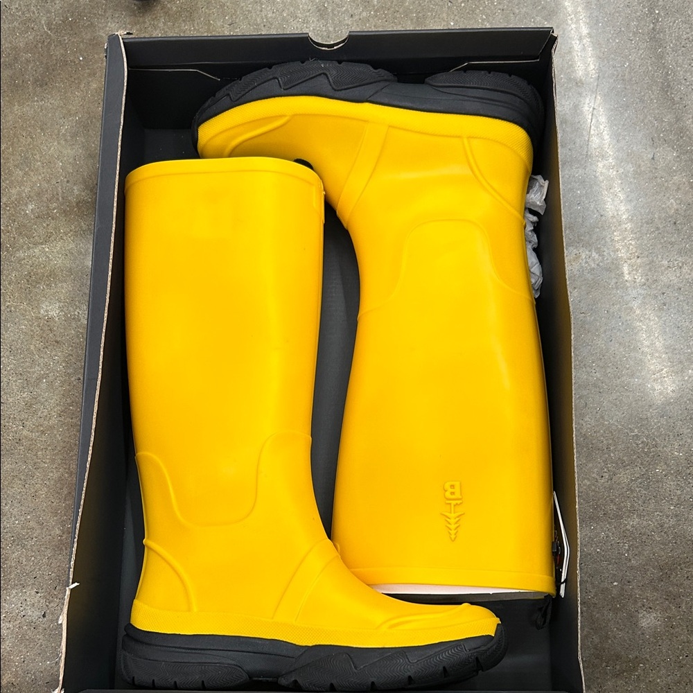 Women’s bass boots, new size 6 Yellow Tall Rain Boots new no box